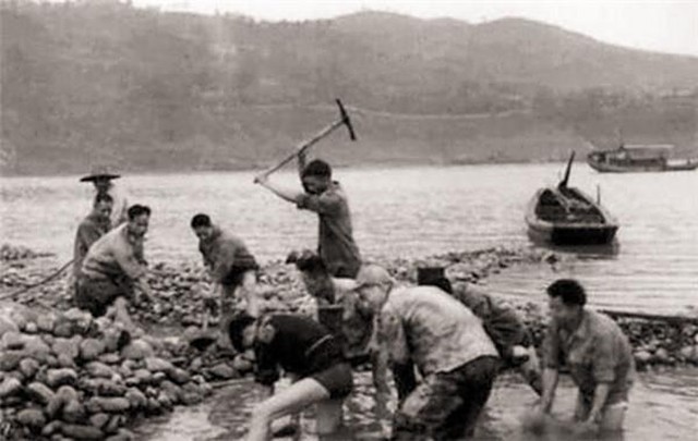 湖南一大桥全程没桥墩，被载入桥梁史册，设计师逆袭成高级工程师