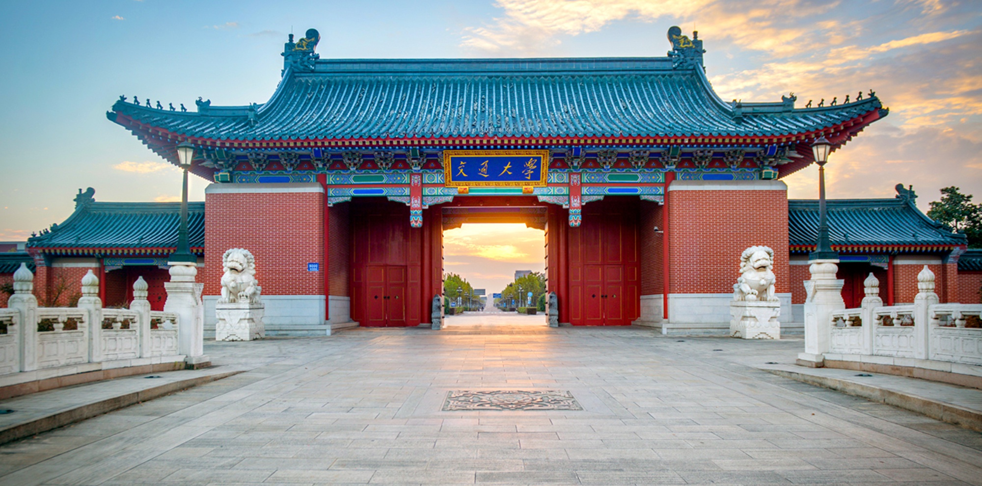 卸任西交党委书记，千人含泪送行，他究竟给中国教育带来了什么？