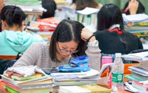 想考985、211分数不够？这3所大学就业率高，不比985差