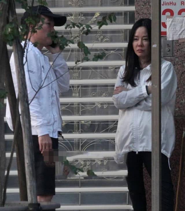 狄莺崩溃哭喊不想活了！弟弟接连去世儿子陷官司，如今母亲也病逝