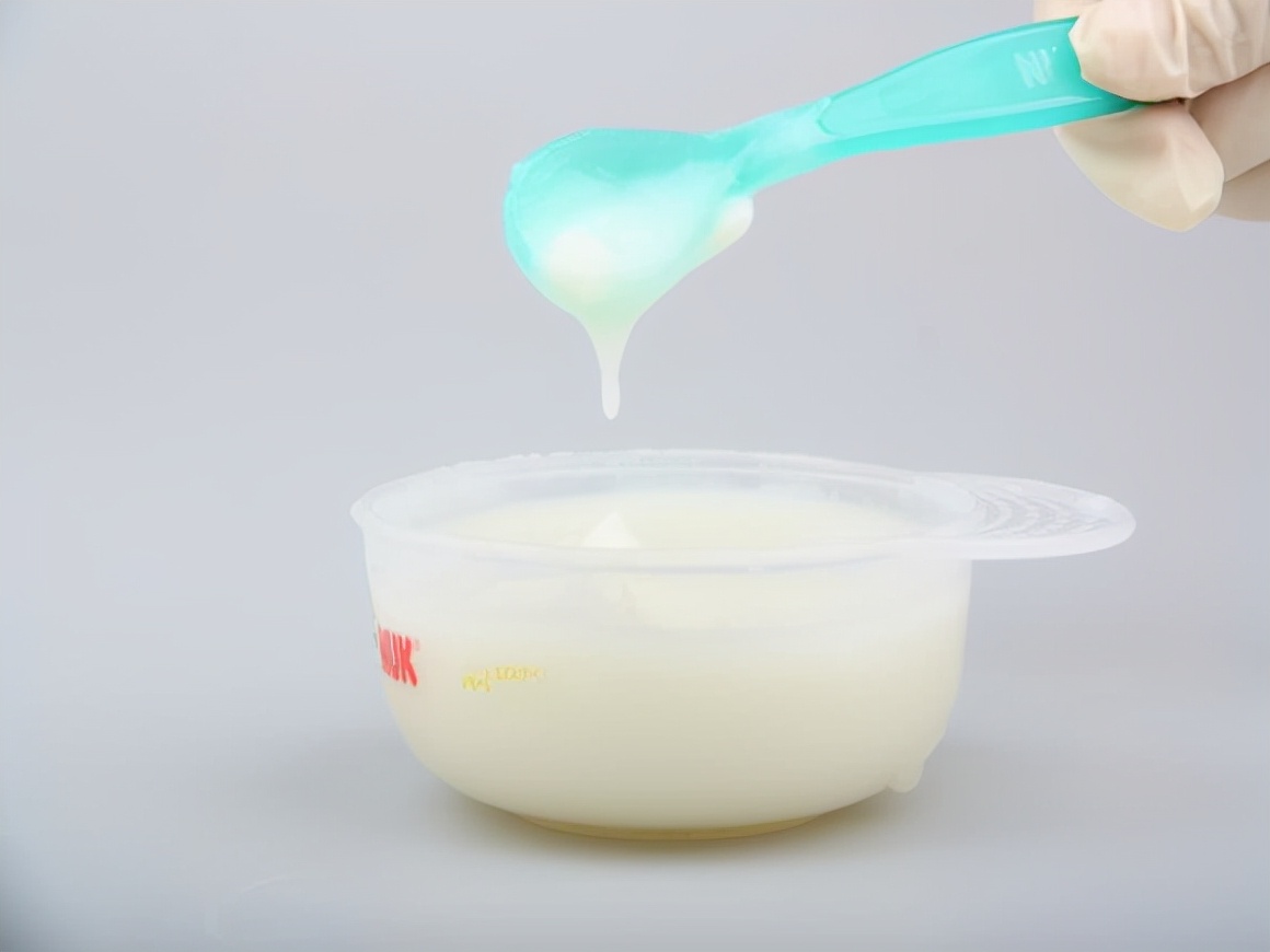 婴儿米粉的冲泡方法（给婴儿冲泡米粉有技巧）-幼儿百科-魔术铺