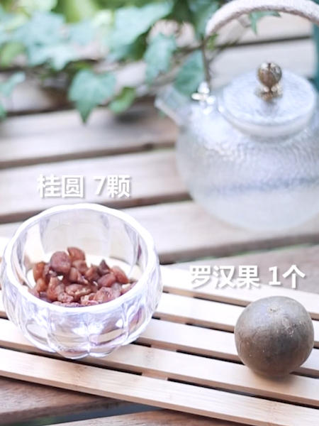 罗汉果泡水的正确方法（罗汉果与桂圆会碰撞出的美味）