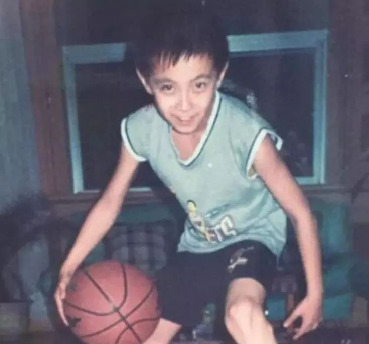 从青涩男孩到广东男篮的顶梁柱，易建联当之无愧的CBA第一人