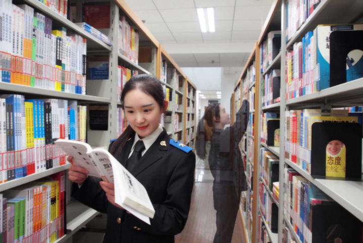 上海很神秘的二本大学，知名度并不高，但毕业生多数成为公务员