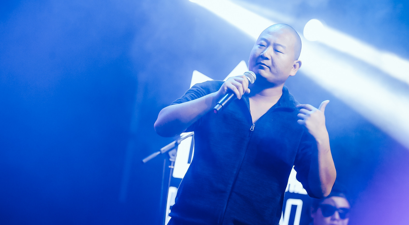 giao哥要结婚?朋友圈晒西装超帅气,新娘婚纱照曝光身材曼妙