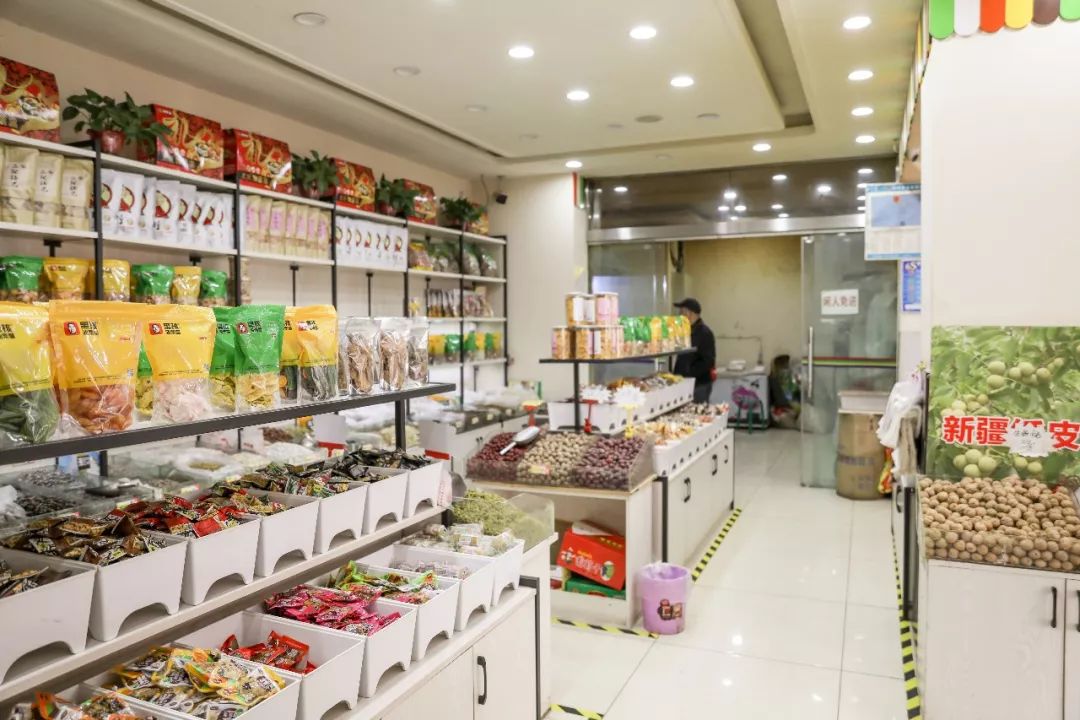 傻乐瓜子的介绍（一份郑州的年货店铺测评）