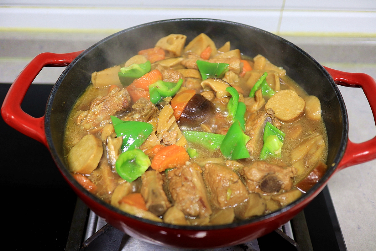 肋排怎么做好吃(这锅排骨乱炖特适合秋冬)