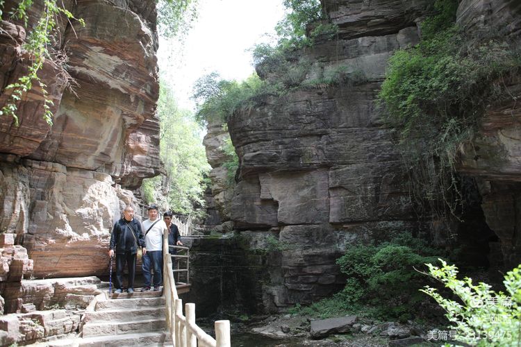 冯延吉：春游万仙山景区