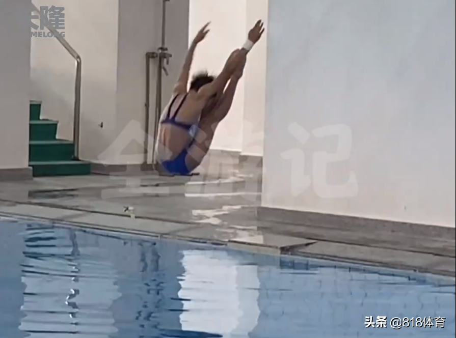 圆梦!全红婵回母校为师弟妹示范水花消失术,她夺冠照片高挂跳水馆