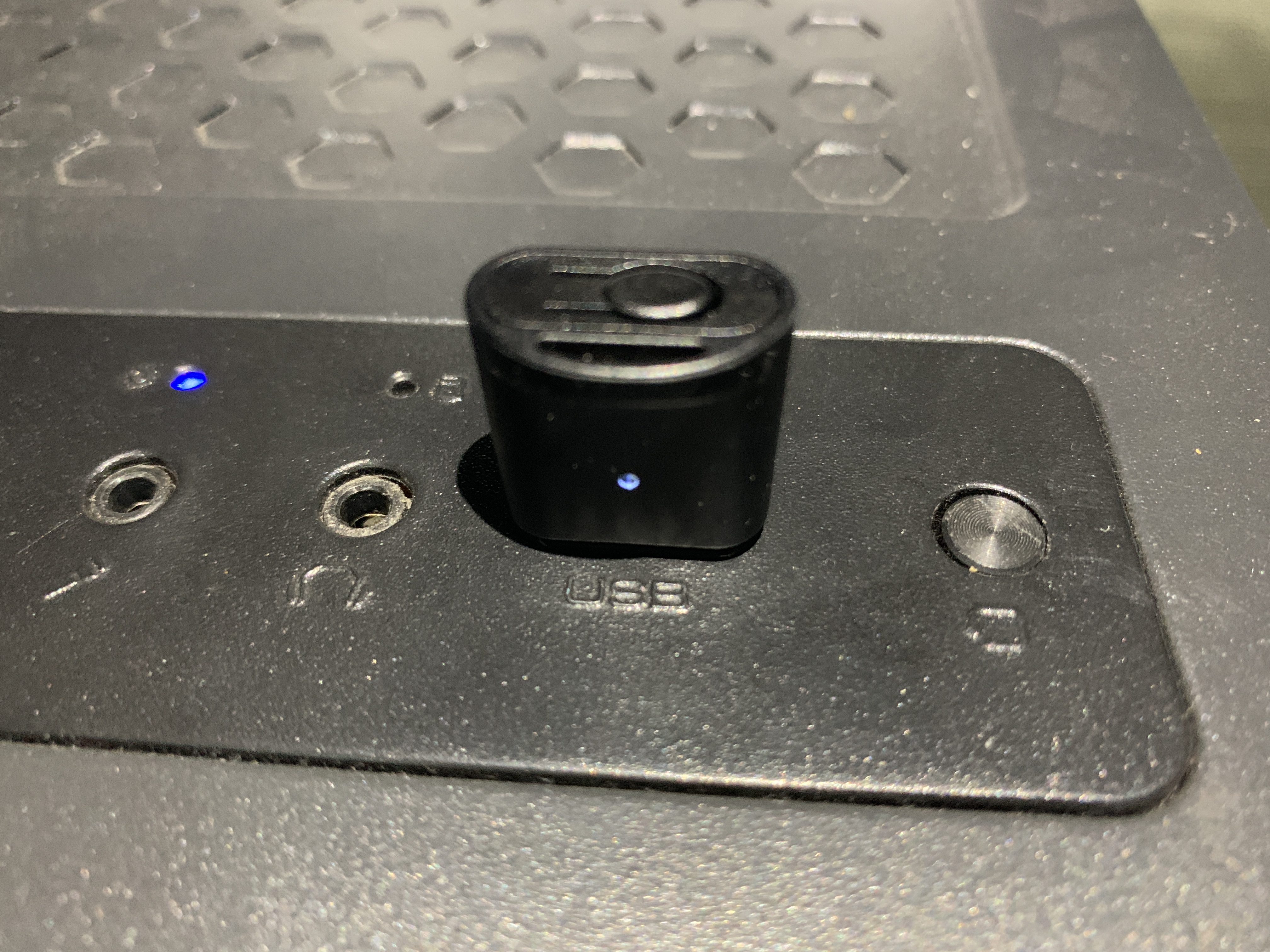 即插即用的蓝牙发射器，还可以语音通话，连接电脑和switch
