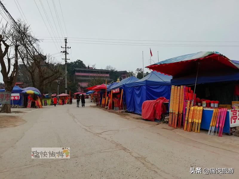 嘉陵江畔的南充清泉寺