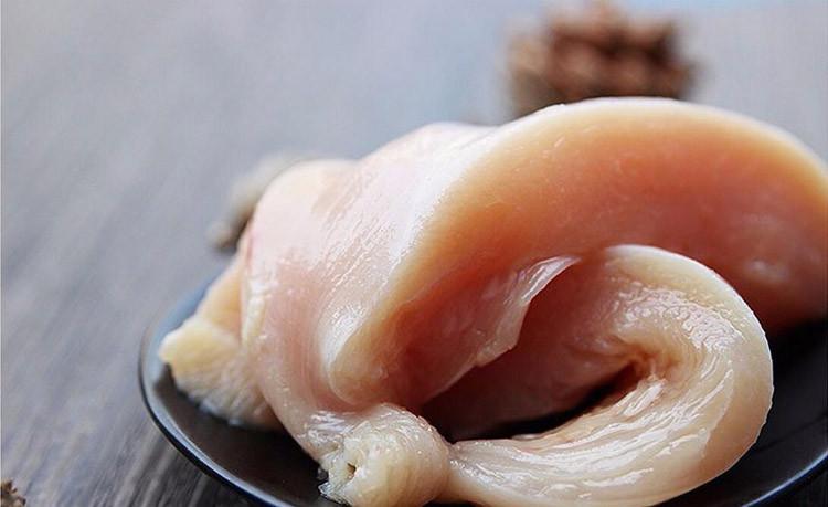 欢乐番茄丨清水煮鸡胸肉，去腥三种方法，适合减肥者食用