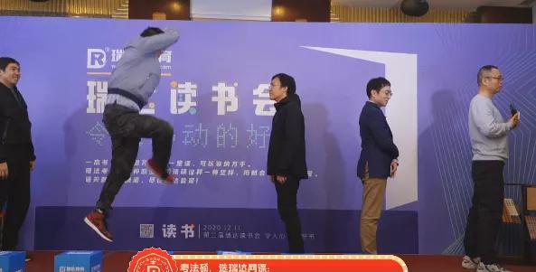 老钟的黑色迷彩裤，真的一条，假的三条，总共四条