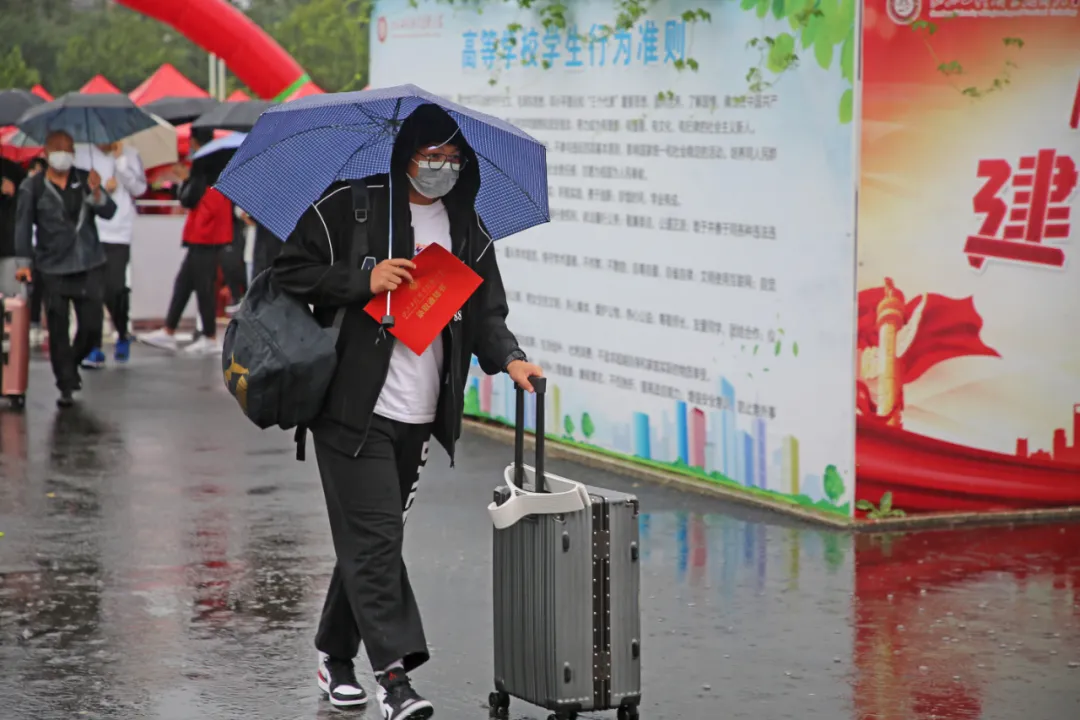 迎新｜山东工程职大一见倾“新”，满心欢喜，“雨”见最美的你