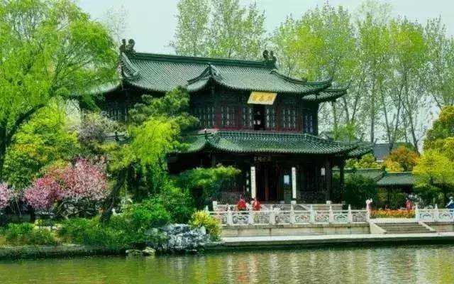 中国传统建筑亭、台、楼、阁、轩、榭、舫、廊各有什么特点？