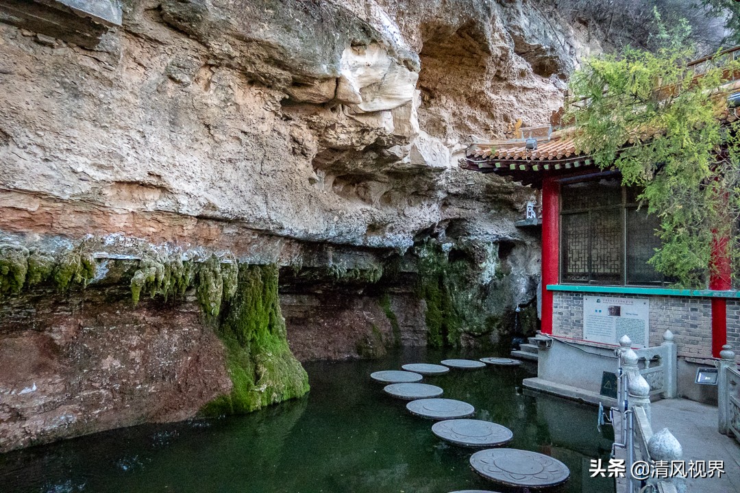 崇信龙泉寺，流水潺潺、曲径通幽，龙吐彩虹显奇观！