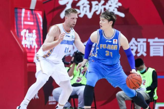 为什么nba看不起cba(湖人不签约，王哲林又无缘NBA，为何CBA第一中锋打不了NBA？)