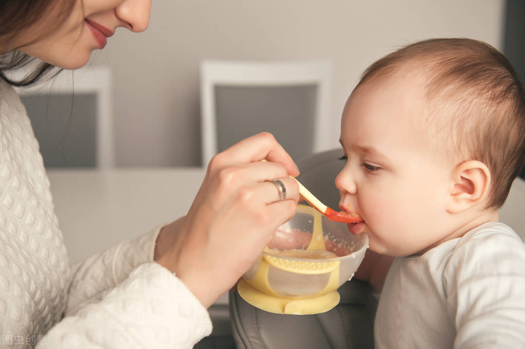 5~6个月的宝宝可适当添加辅食！幼儿辅食的重点事项家长要知道