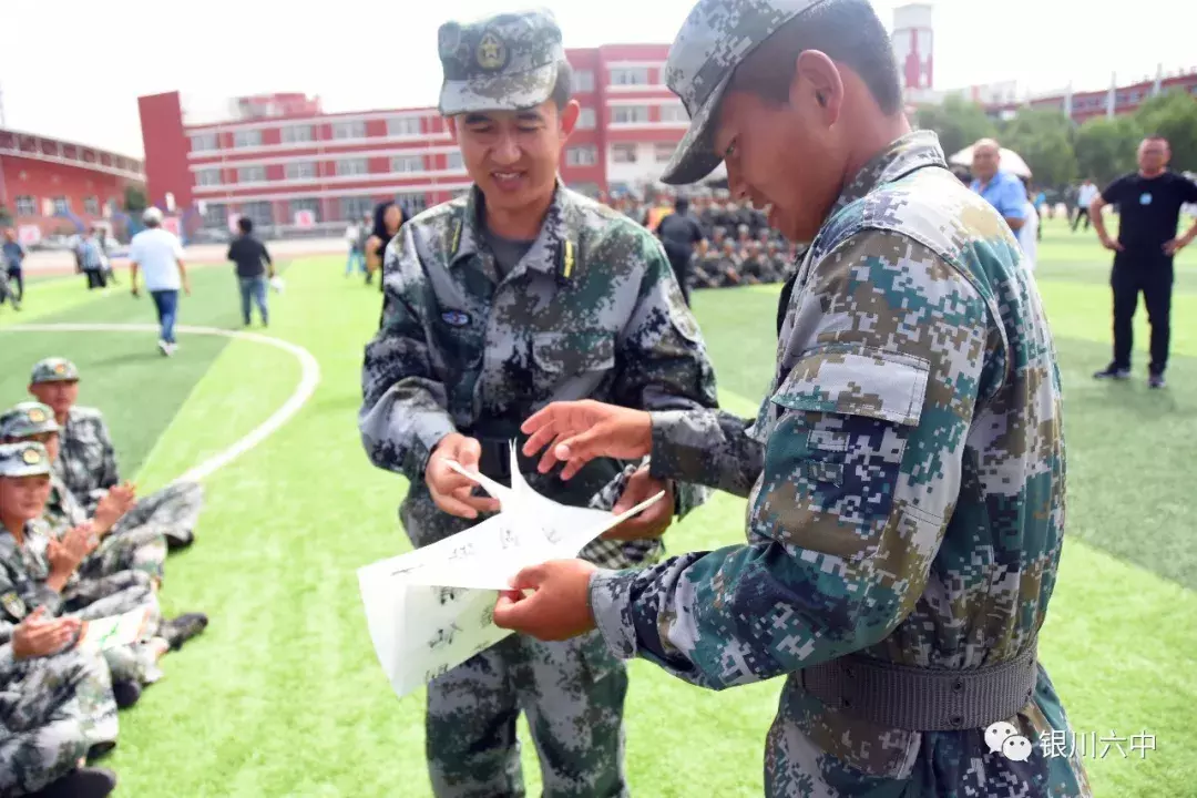 银川六中举行2019级高一新生军训汇报表演暨总结表彰大会