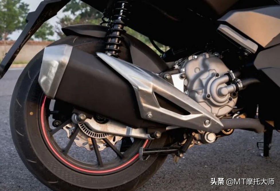 百公里加速9秒！解析龙嘉VMAXie 300：纯正进口动力，售价2万多