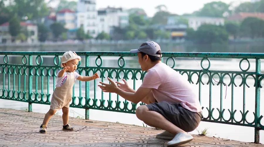 宝宝学习走路，妈妈知道这4阶段和5注意点，就能水到渠成