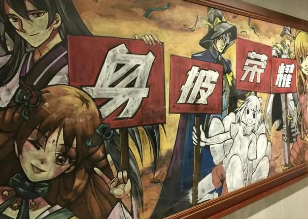 高中生“黑板报”走红，班主任看后舍不得擦，校长也跑过来欣赏