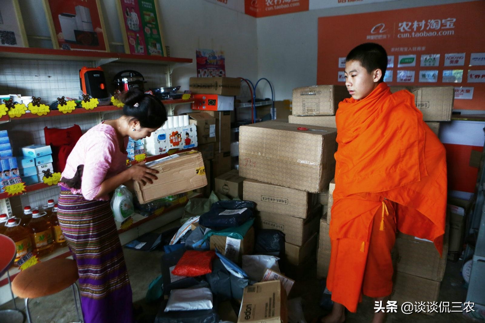 乡镇快递点转让费8万，一年能赚多少钱？老板：能不亏就不错了