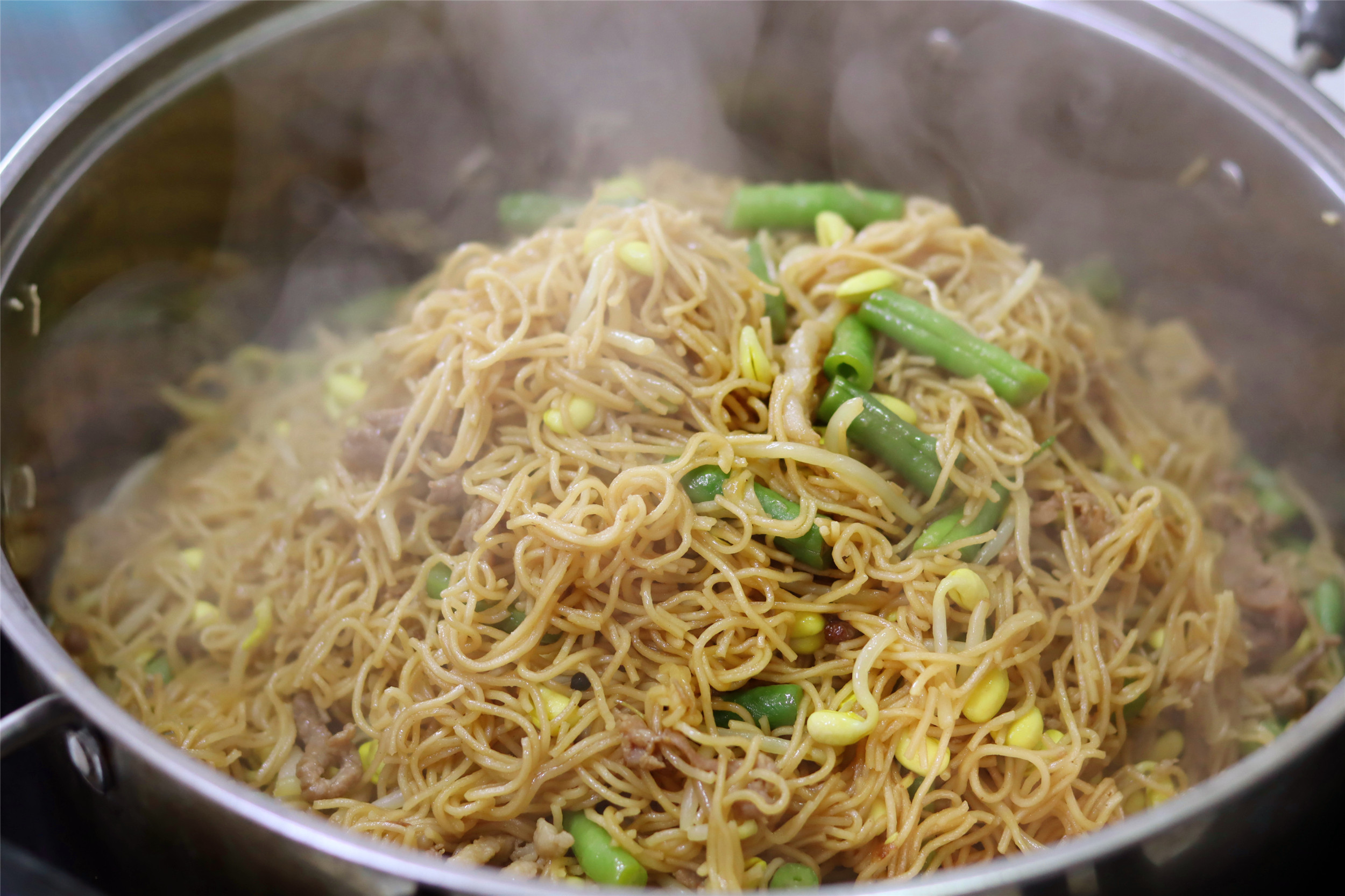 卤面不香,汤面麻烦,学会面条这做法,饭菜一锅出,冷热都好吃
