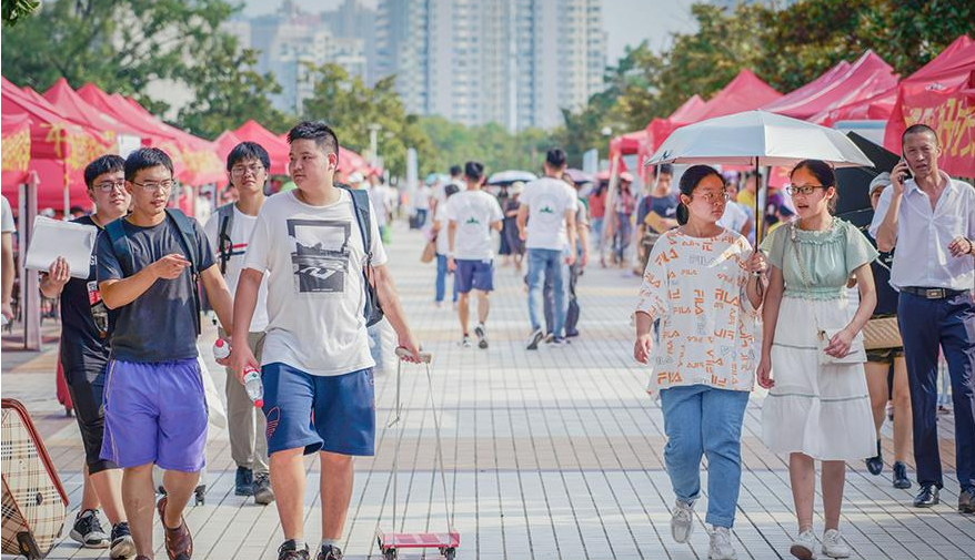 大一新生入学后要不要迁户口？提前做好了解，避免未来吃大亏