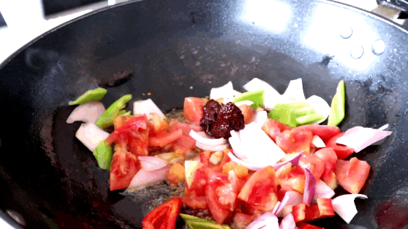 一道陕西人的美食，做法不是很难，可炒、可凉拌，美味筋道有嚼劲