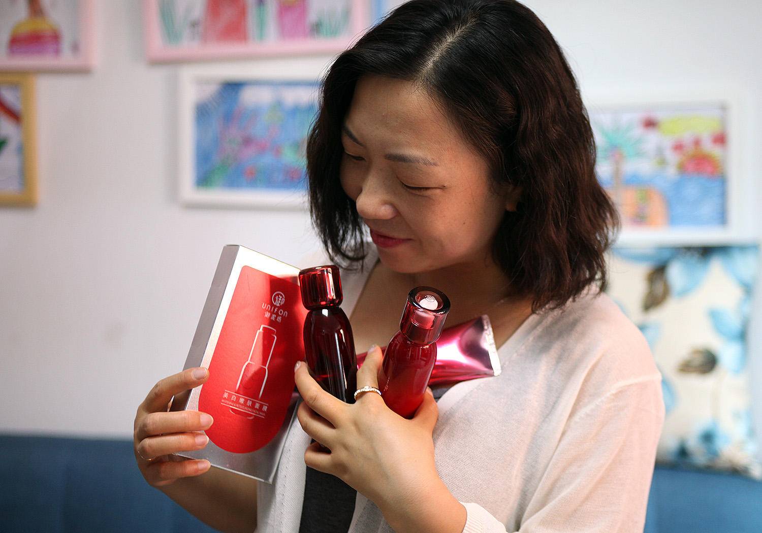 护肤美颜一盒全搞定，御泥坊小红瓶美白嫩肤四件套体验