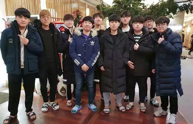 凭什么Faker是LOL世界第一人?看完这六年他拿的荣誉你就知道了
