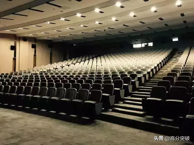 泡一整天都不够！国内那些美炸天的大学图书馆，你去过几个？