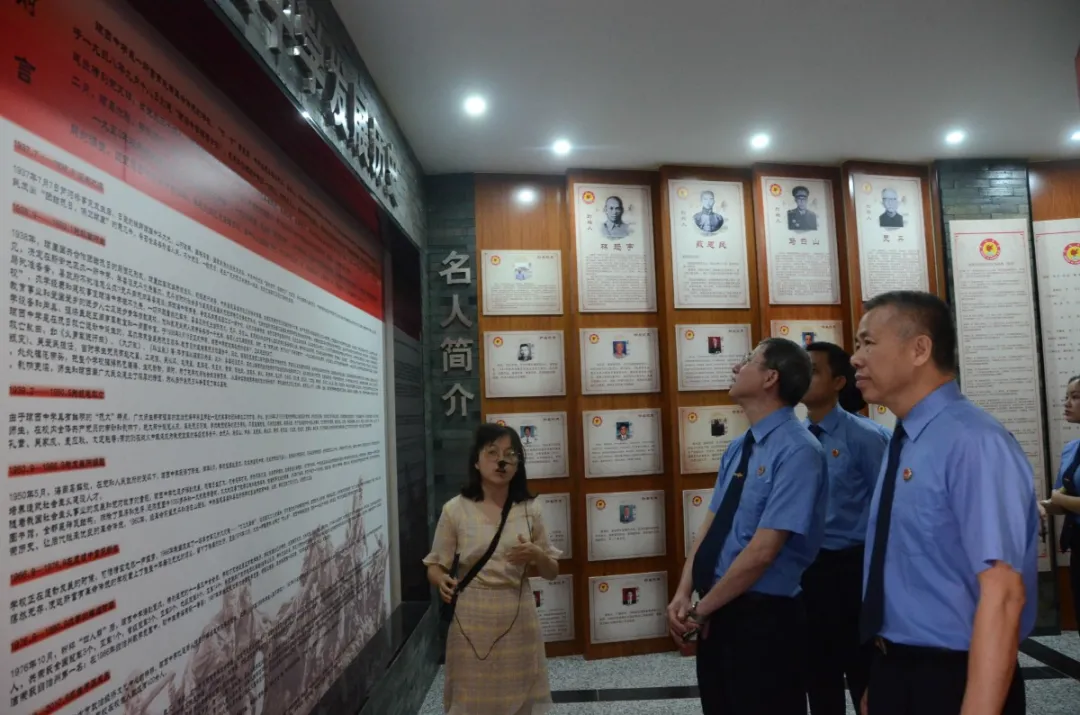 东方市检察院组织全体干警参观庆祝中国共产党成立 100周年职工书画展