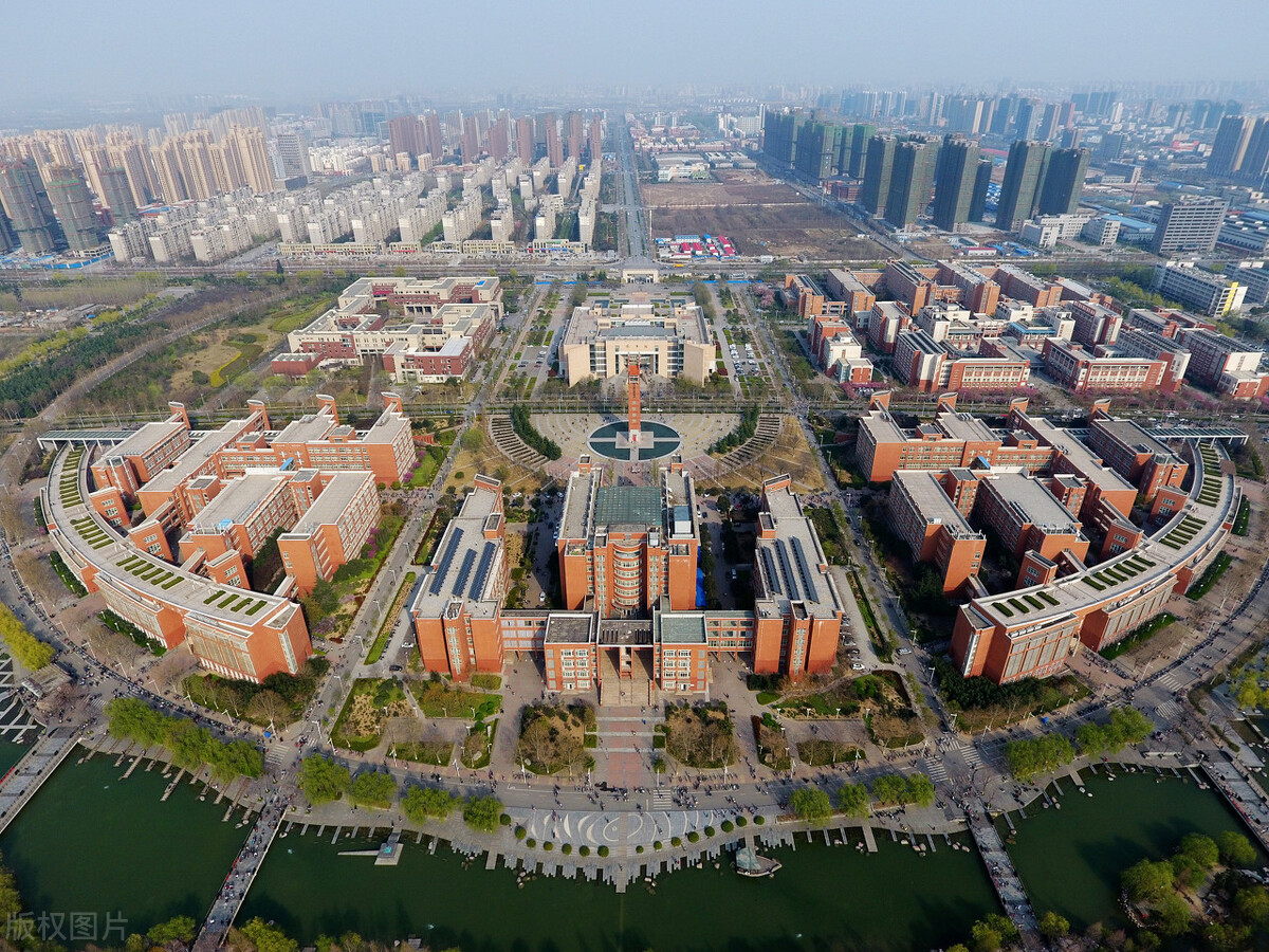 本科招生过万的超级大学，郑州大学本地录取达63%，台湾录取143人