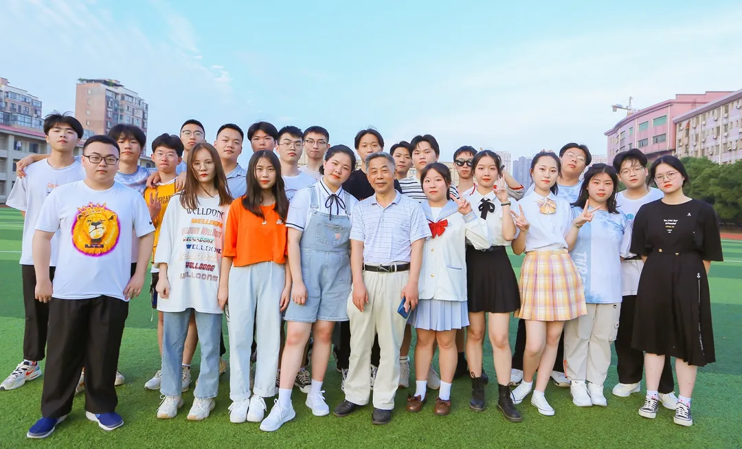 “低进高出”的“特异功能”：师生合力“逆袭”一往无前