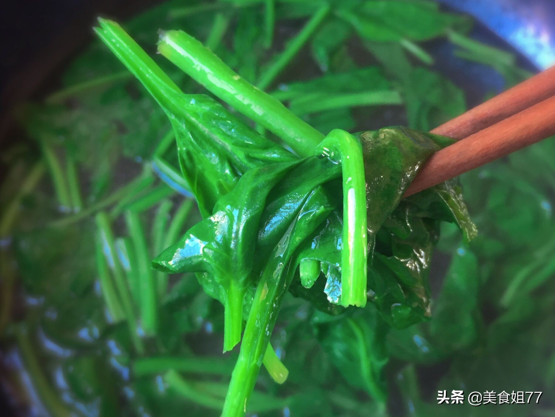 菠菜炒鸡蛋，想要好吃不涩嘴，最关键步骤不能省，这个方法确实赞