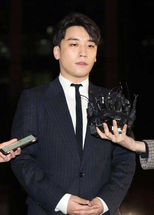 日本女星观月亚里莎丈夫卷入胜利丑闻事件，两人交情匪浅难脱关系