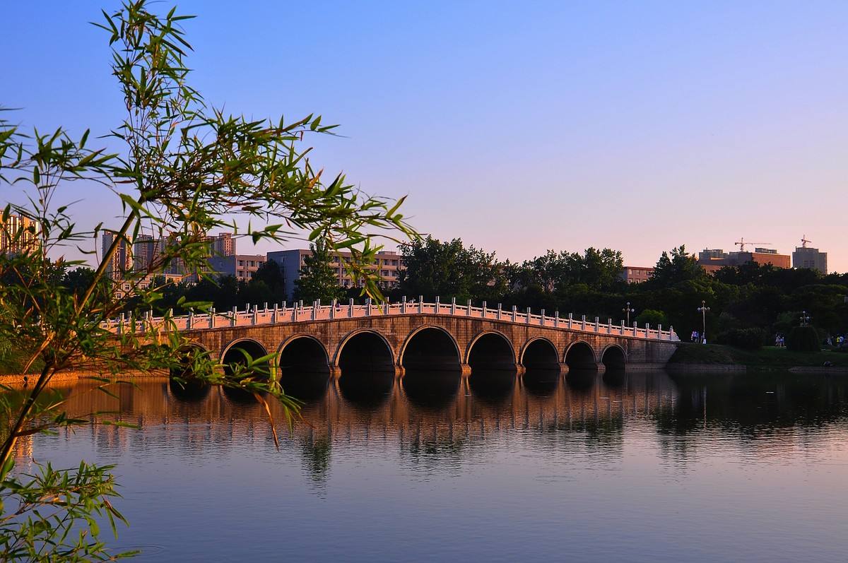 联考266.8文化445，中南财经政法大学数字媒体艺术录取合适吗？