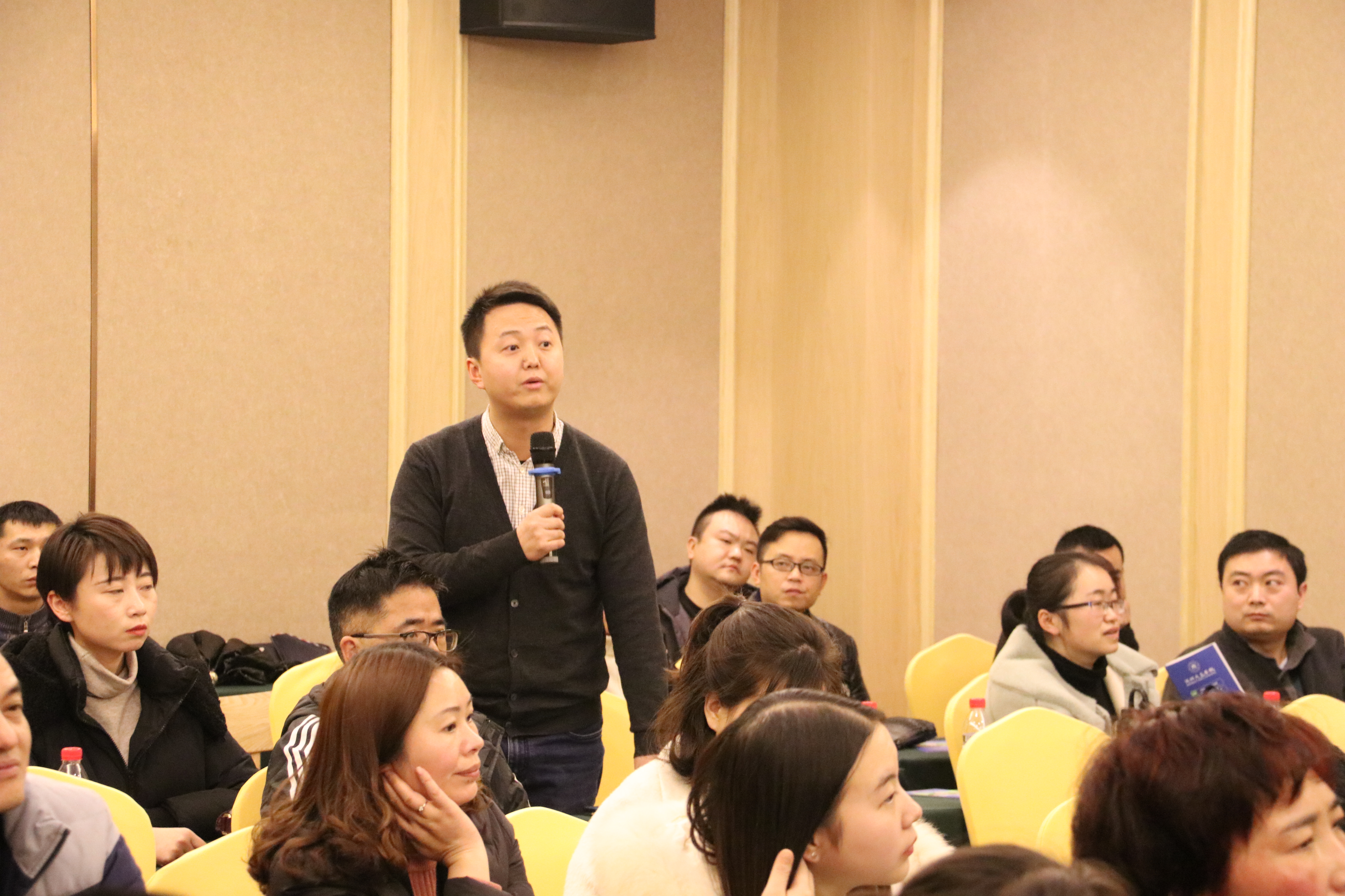 许孩子一所充满爱和智慧的学校