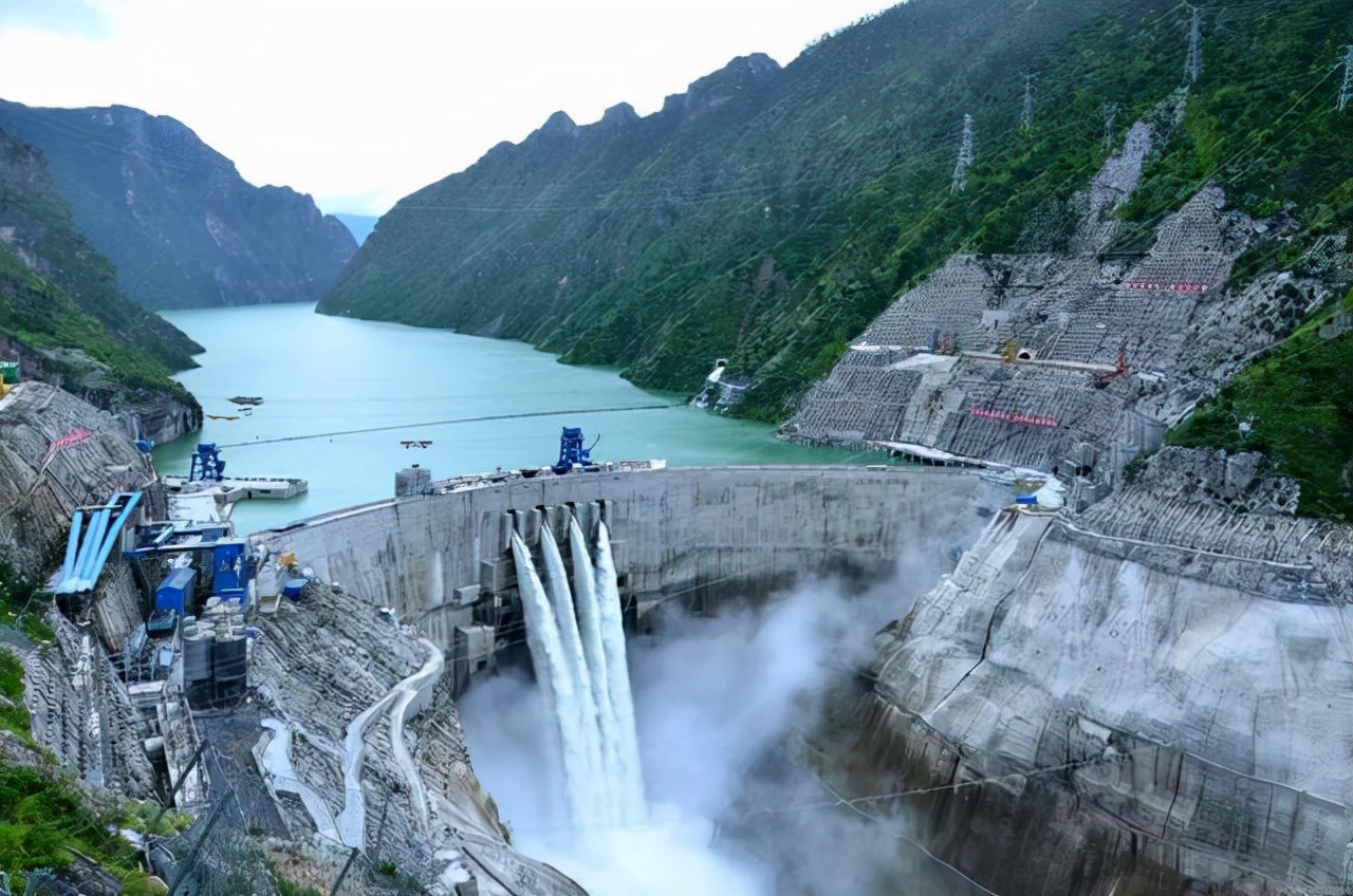 人类发明并修建了鱼梯，鱼梯到底是个什么东西呢？今天算长见识了