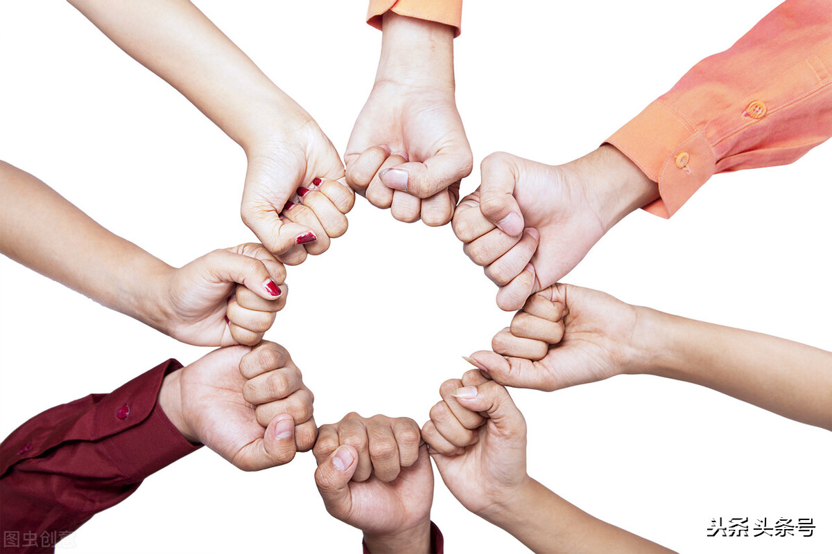 一首七言绝句《团结志坚》,祝贺公司9周年庆典活动首战告捷