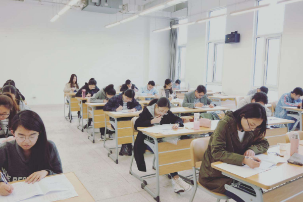 网曝教育部通知，这三种证书取消，含金量为零，再考就是做无用功