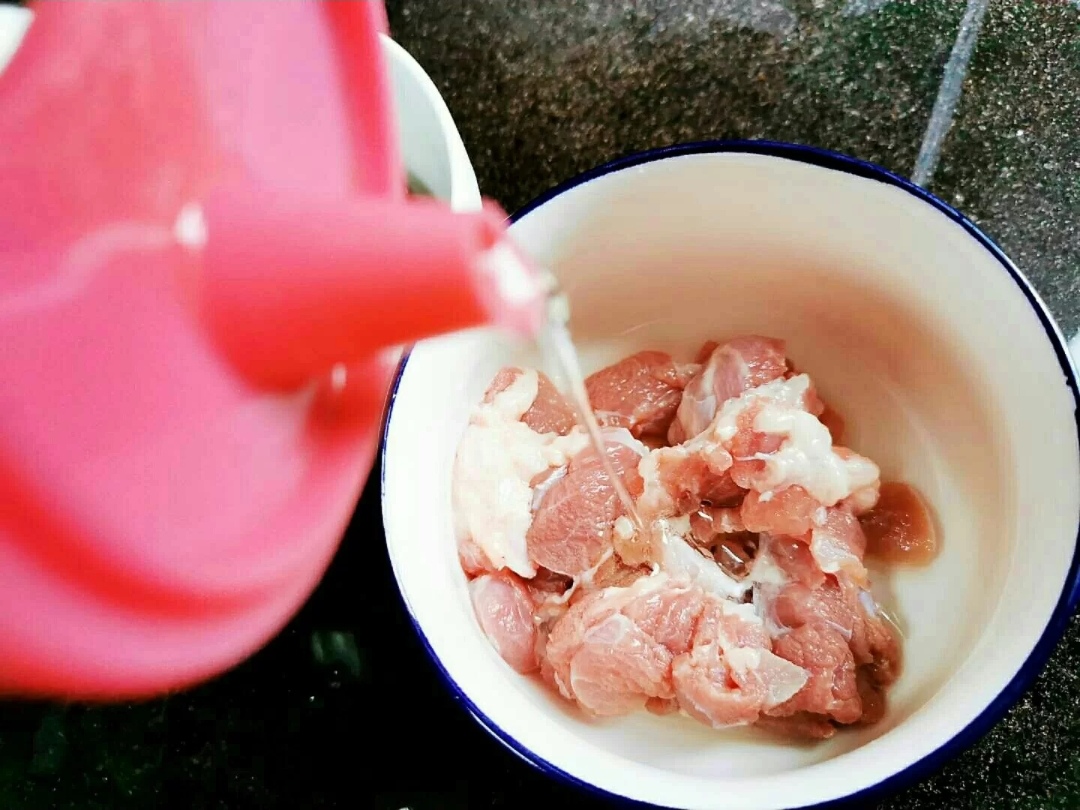 猪杂汤的做法（夏天喝着非常舒服的几款猪杂汤）