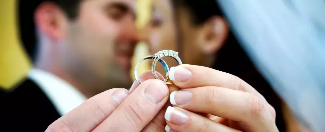 求婚戒指比结婚戒指贵？看完你还想结婚吗