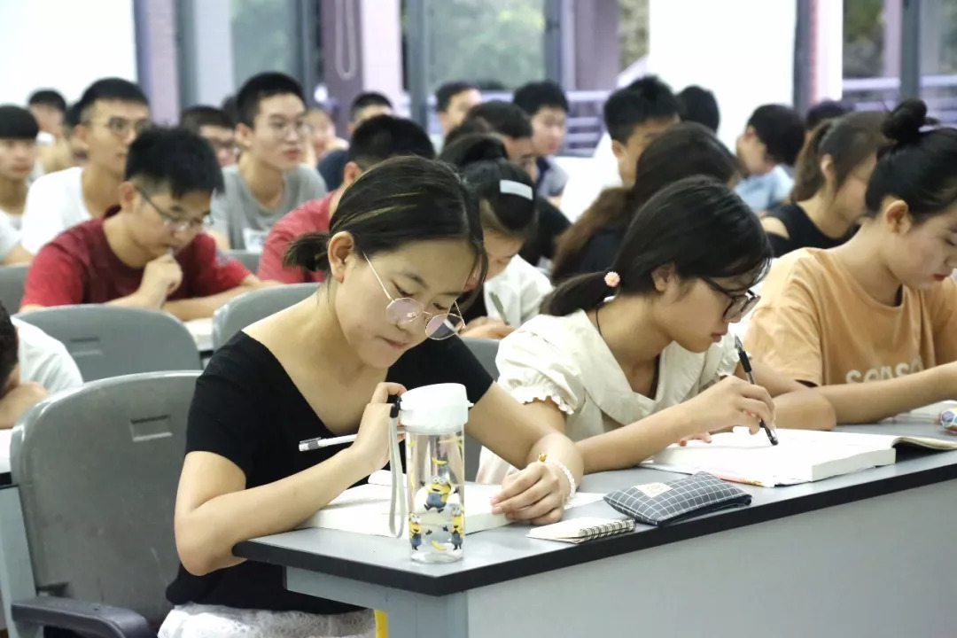 利用大学“水课”，我大一就过了英语四级、计算机二级