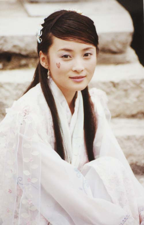 女演员于佳卉站了出来,在媒体面前指责蒋勤勤插足了她的家庭,并大骂道