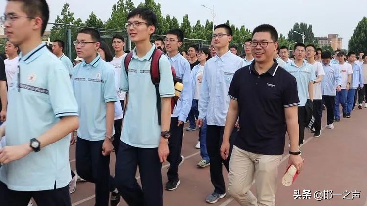 「邯郸市一中」你好，高三！2022届新高三全体学生动员大会