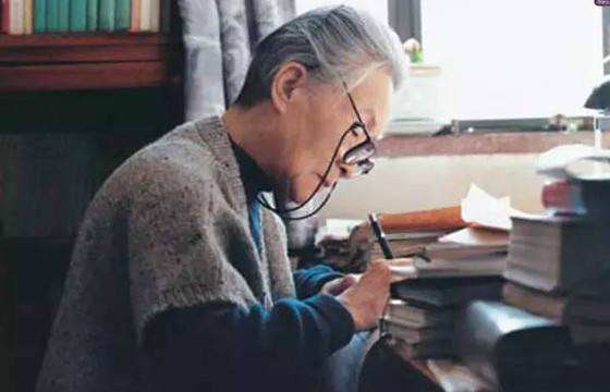 《我们仨》最触动人心的15句话，柴米油盐磨不灭的爱情，真挚感人