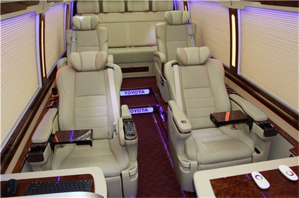 豪华不输飞机头等舱 丰田柯斯达4.0航空自动门“最牛”商务首选